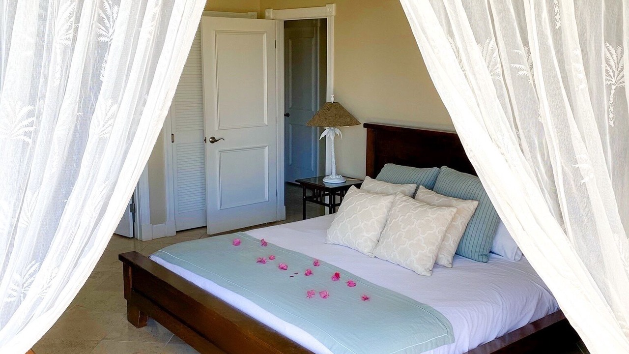 Photo of Patio Balcony in Grace Bay