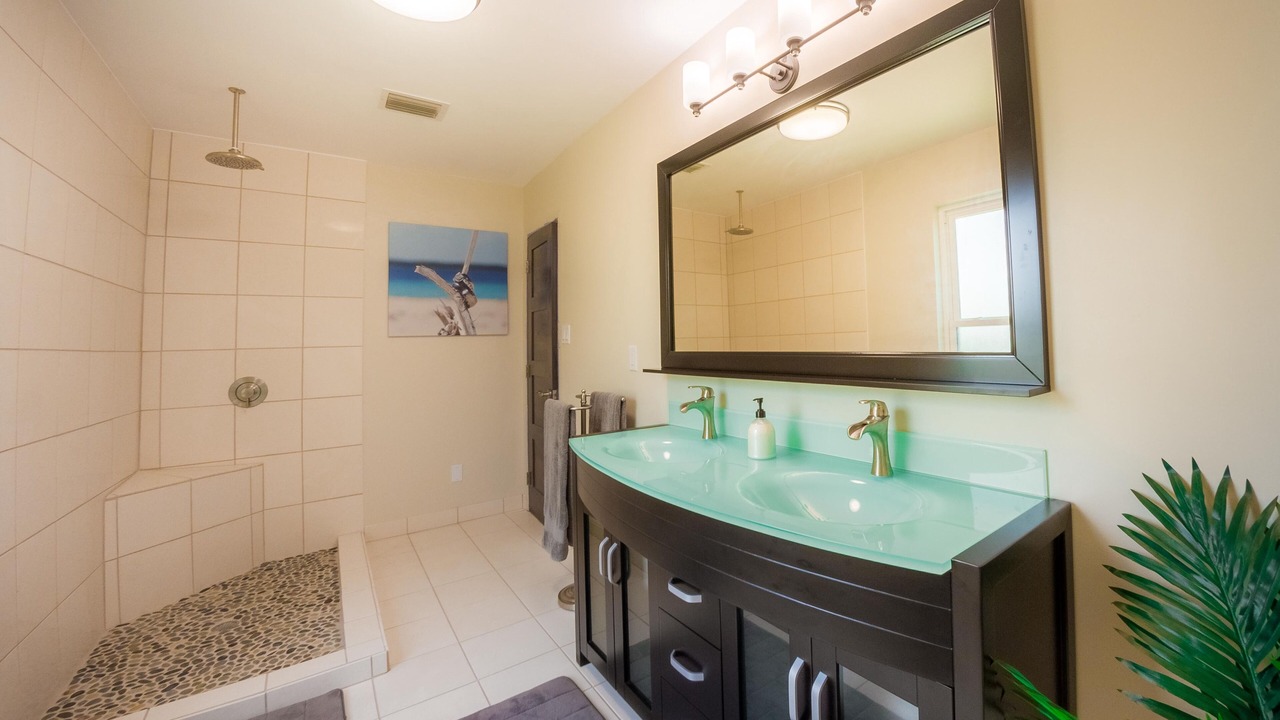 Photo of Bathroom in Cockburn Town