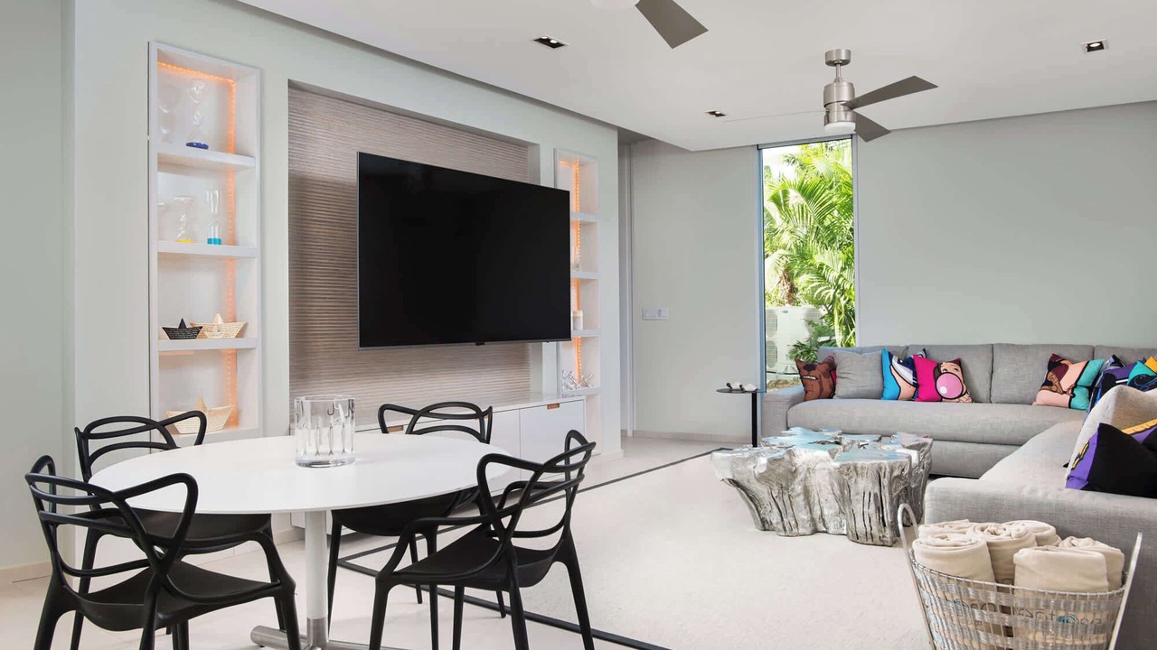 Photo of Livingroom in Leeward Settlement