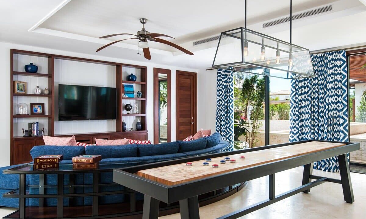 Photo of Livingroom in Leeward Settlement