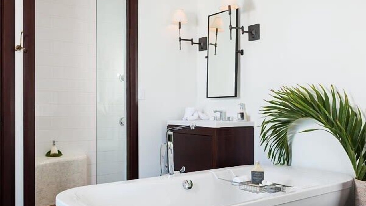Photo of Bathroom in Leeward Settlement
