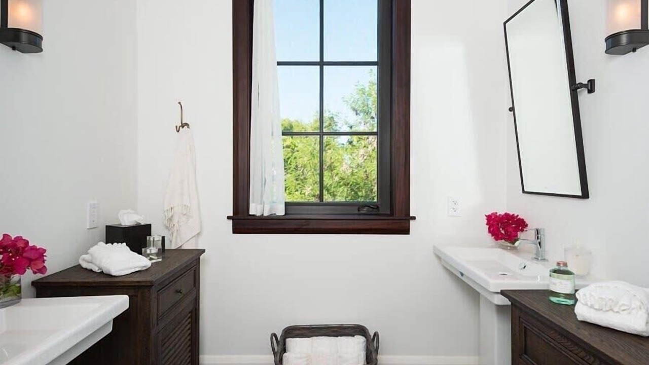 Photo of Bathroom in Leeward Settlement
