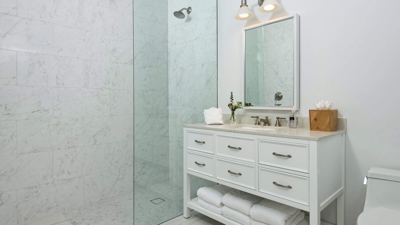 Photo of Bathroom in Leeward Settlement
