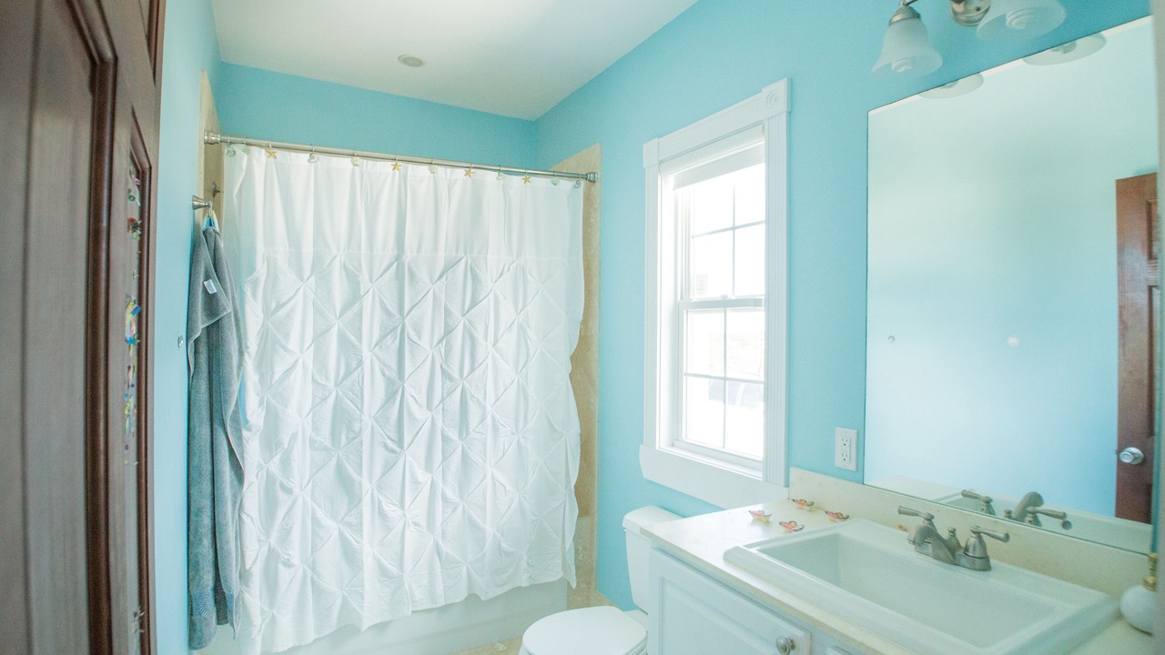 Photo of Bathroom in Leeward Settlement