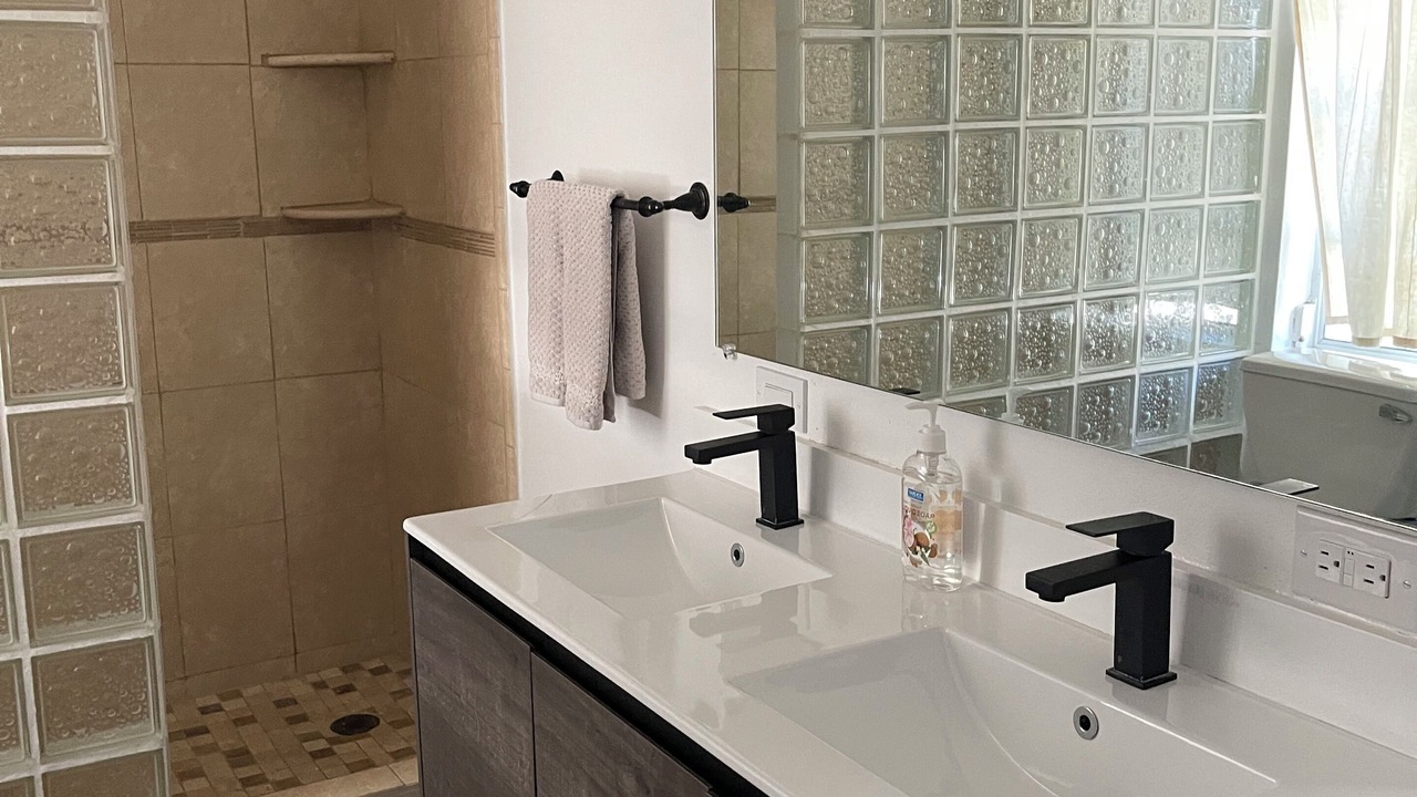 Photo of Bathroom in Discovery Bay