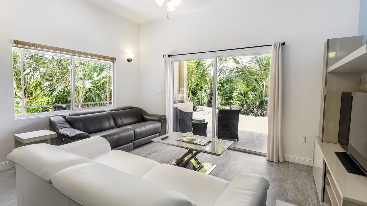 Photo of Livingroom in Long Bay Hills