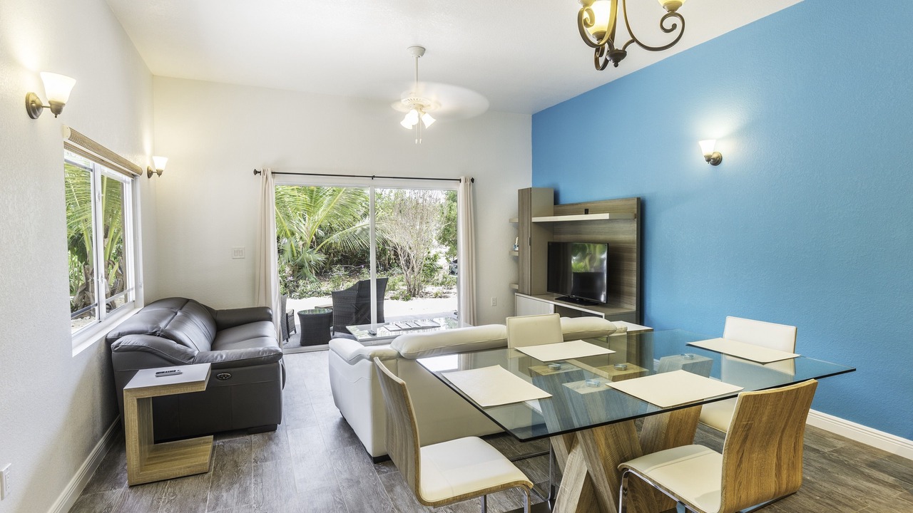 Photo of Livingroom in Long Bay Hills