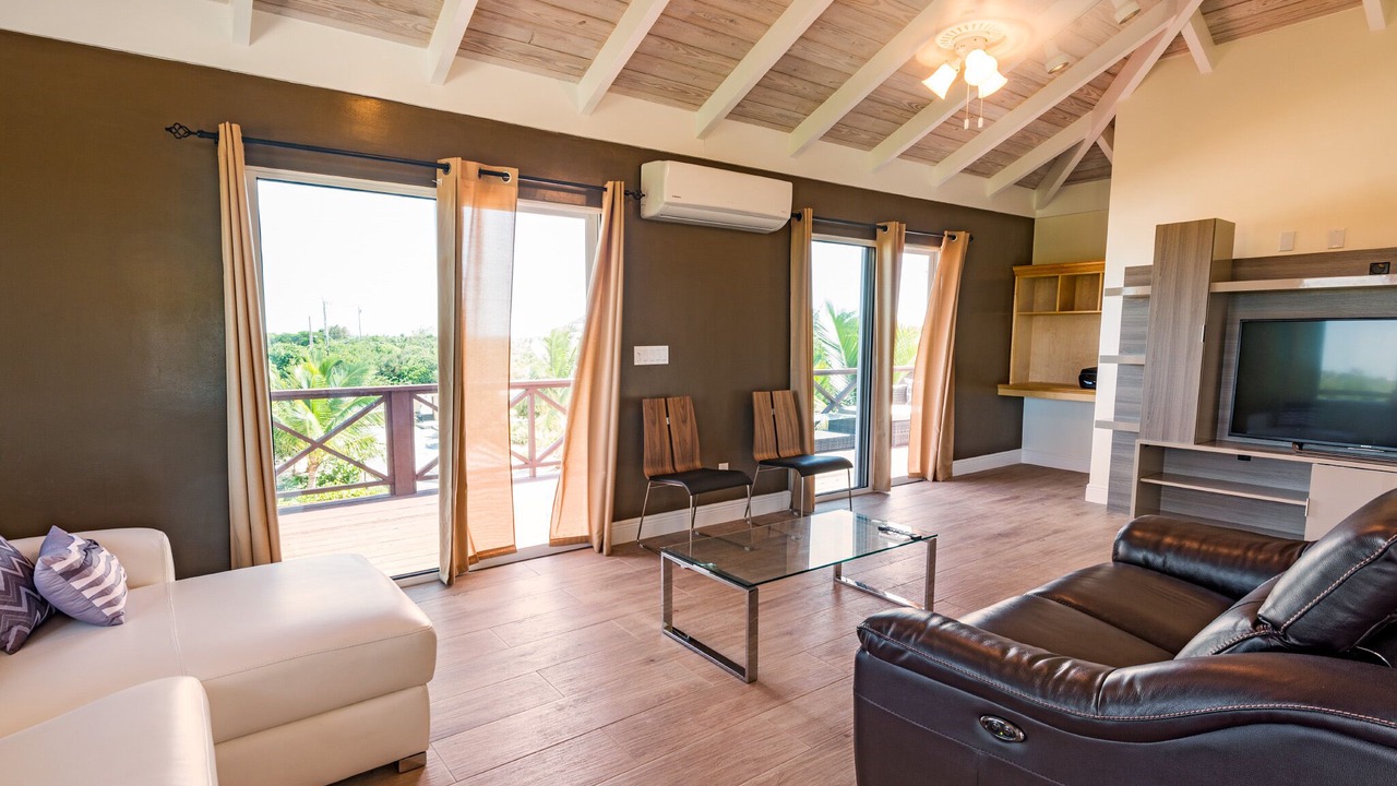Photo of Livingroom in Long Bay Hills