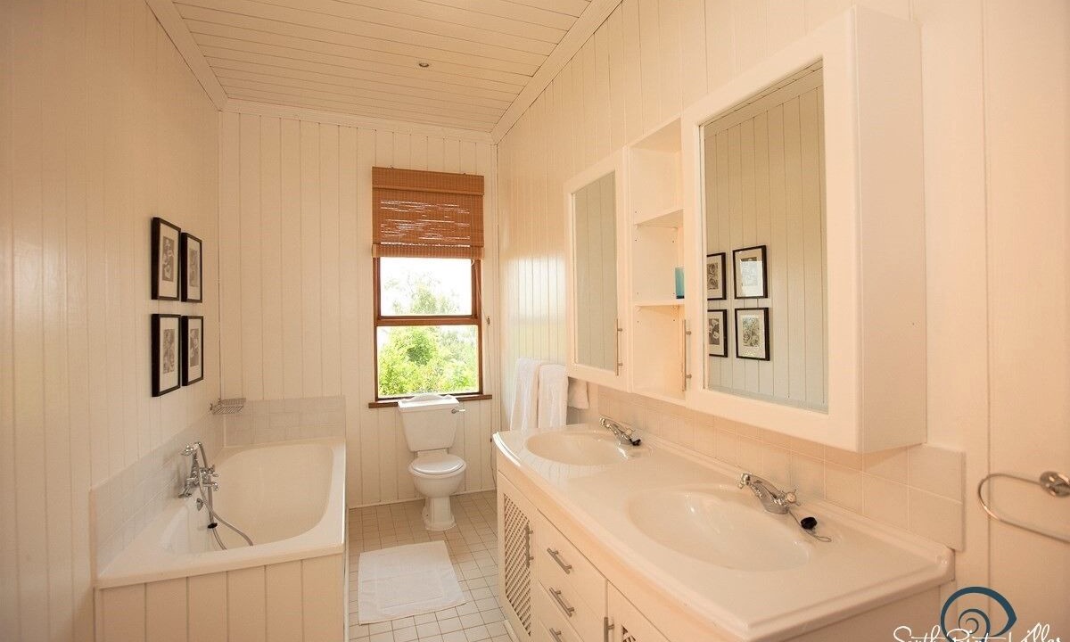 Photo of Bathroom in Cerf Island