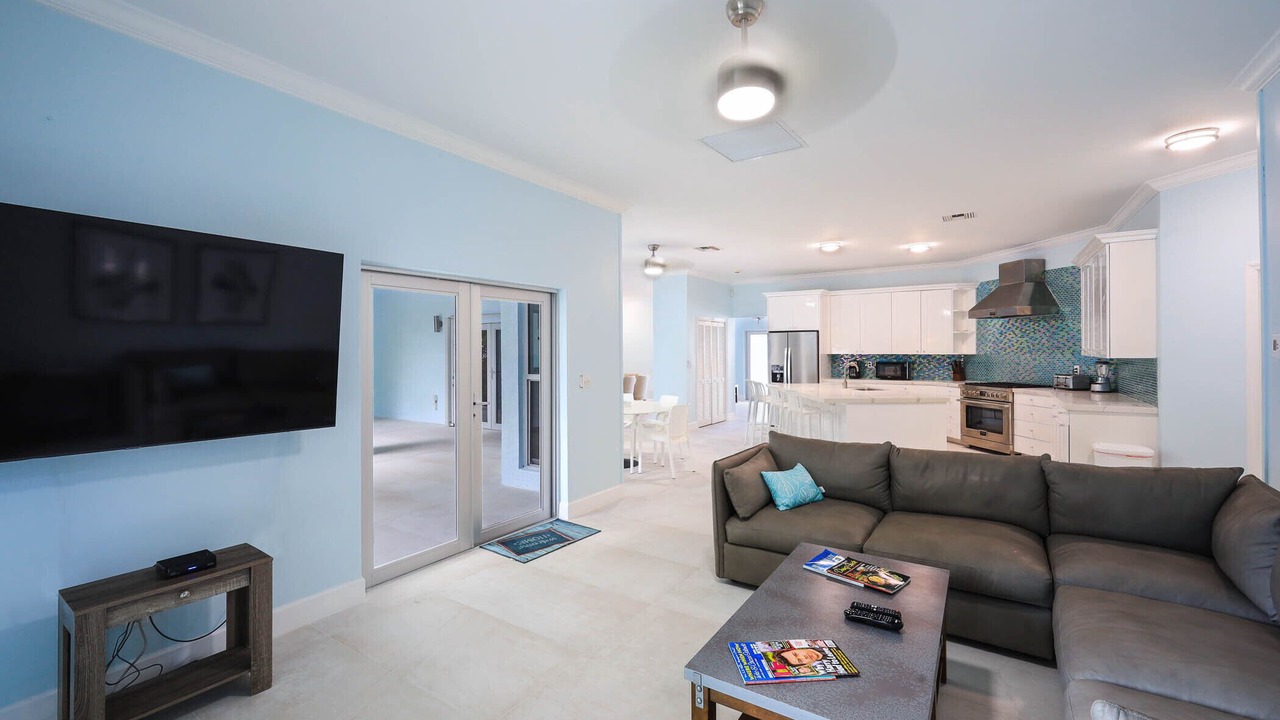 Photo of Livingroom in Leeward Settlement