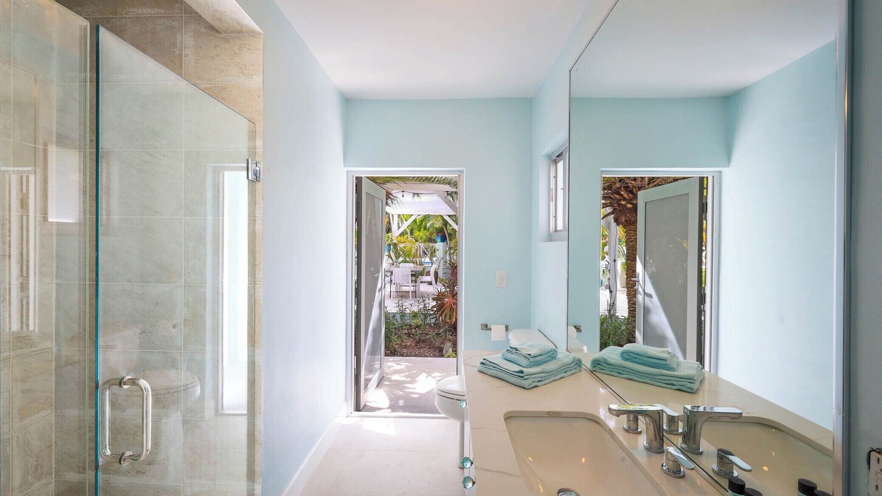 Photo of Bathroom in Leeward Settlement