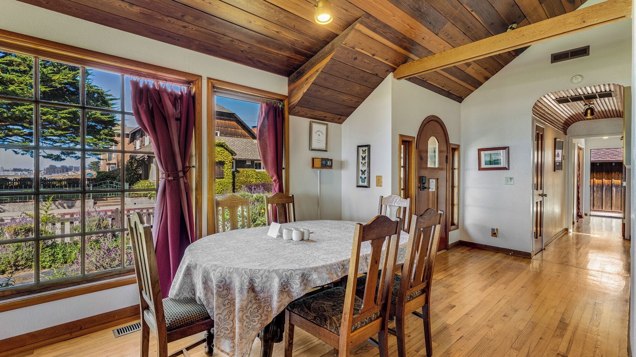 Photo of Livingroom in Seabright