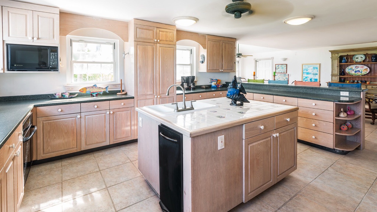Photo of Kitchen in Grace Bay West