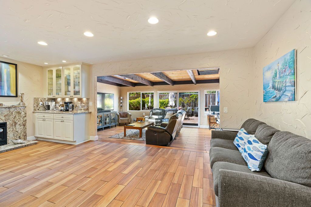 Photo of Livingroom in Westside Santa Cruz