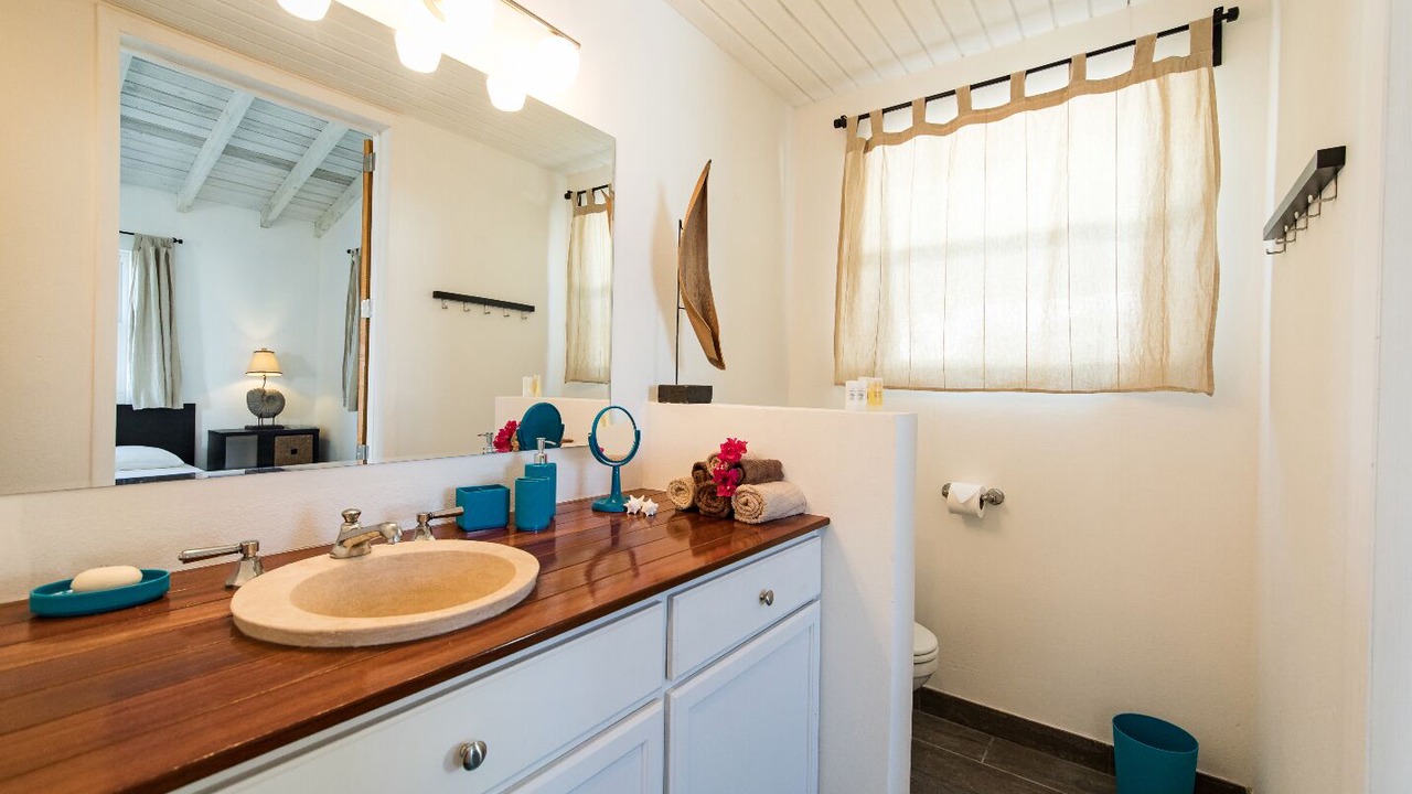 Photo of Bathroom in Long Bay Hills