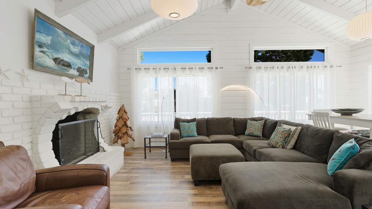 Photo of Livingroom in Eastside Santa Cruz