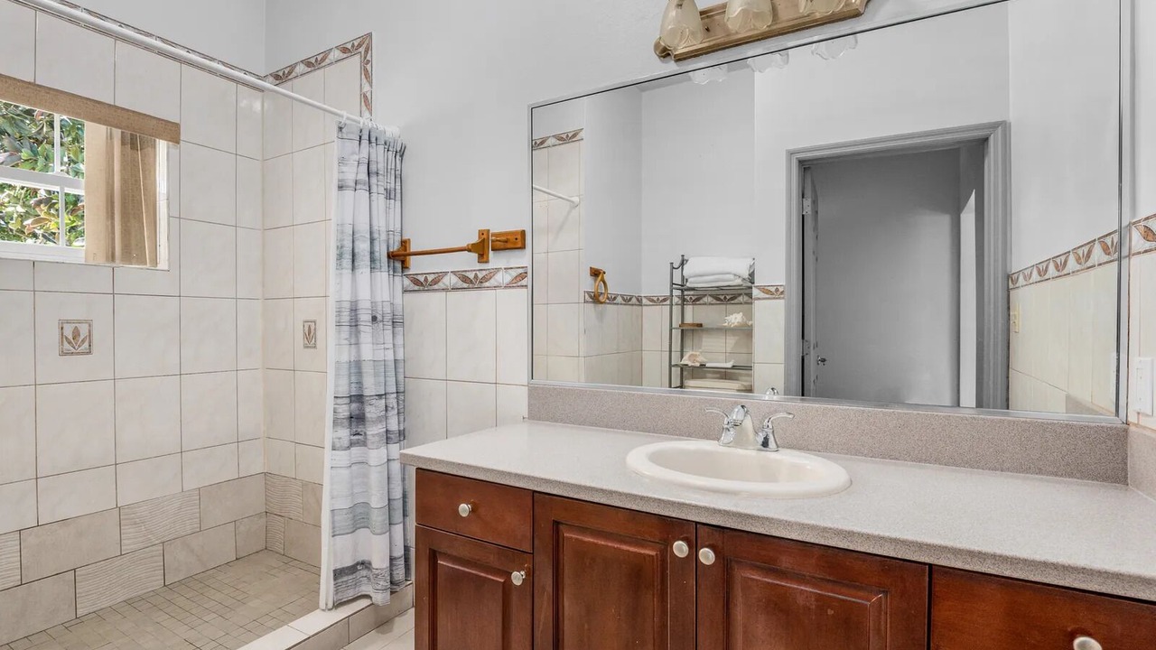 Photo of Bathroom in Leeward Settlement