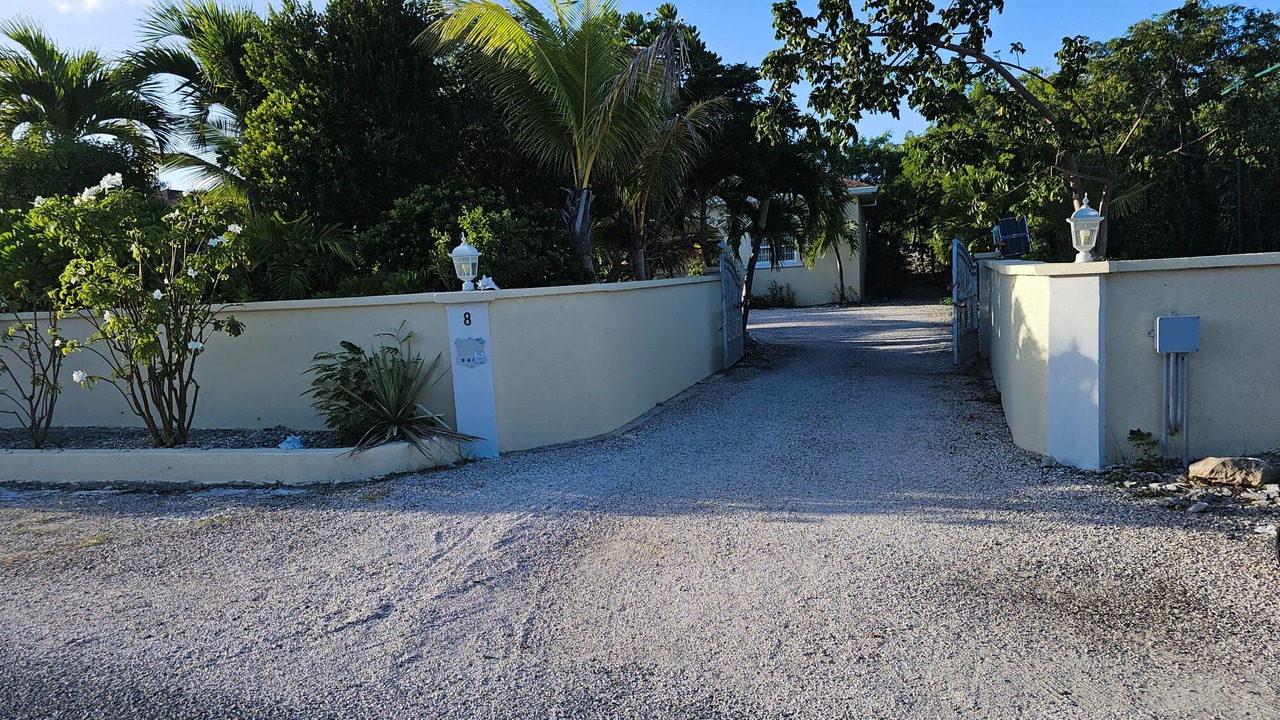 Photo of Others in Leeward Settlement