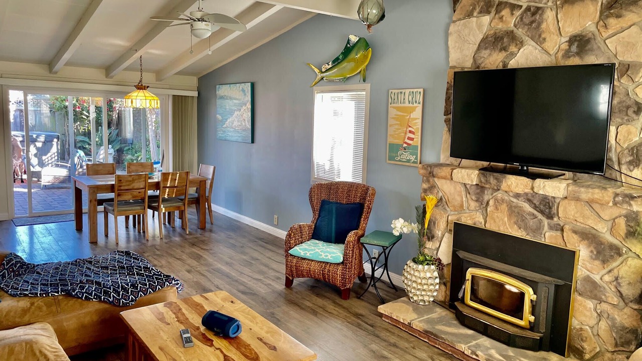 Photo of Livingroom in Westside Santa Cruz