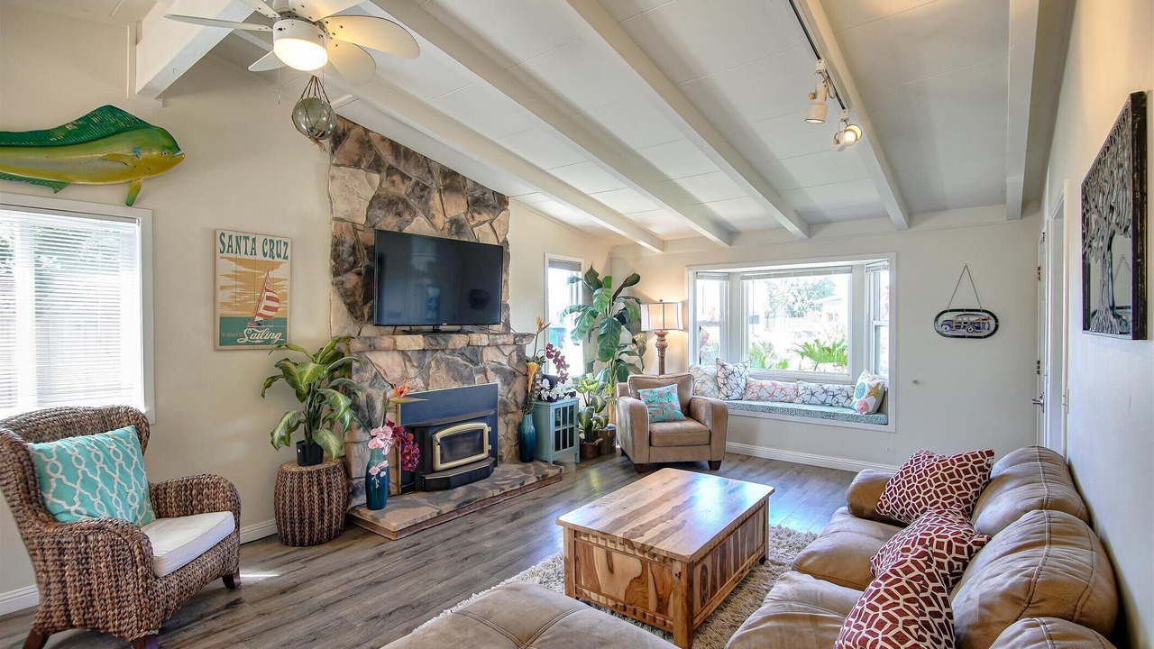 Photo of Livingroom in Westside Santa Cruz