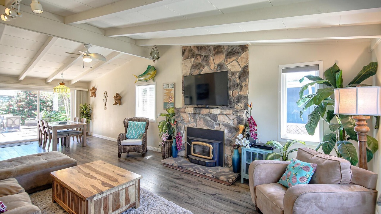 Photo of Livingroom in Westside Santa Cruz