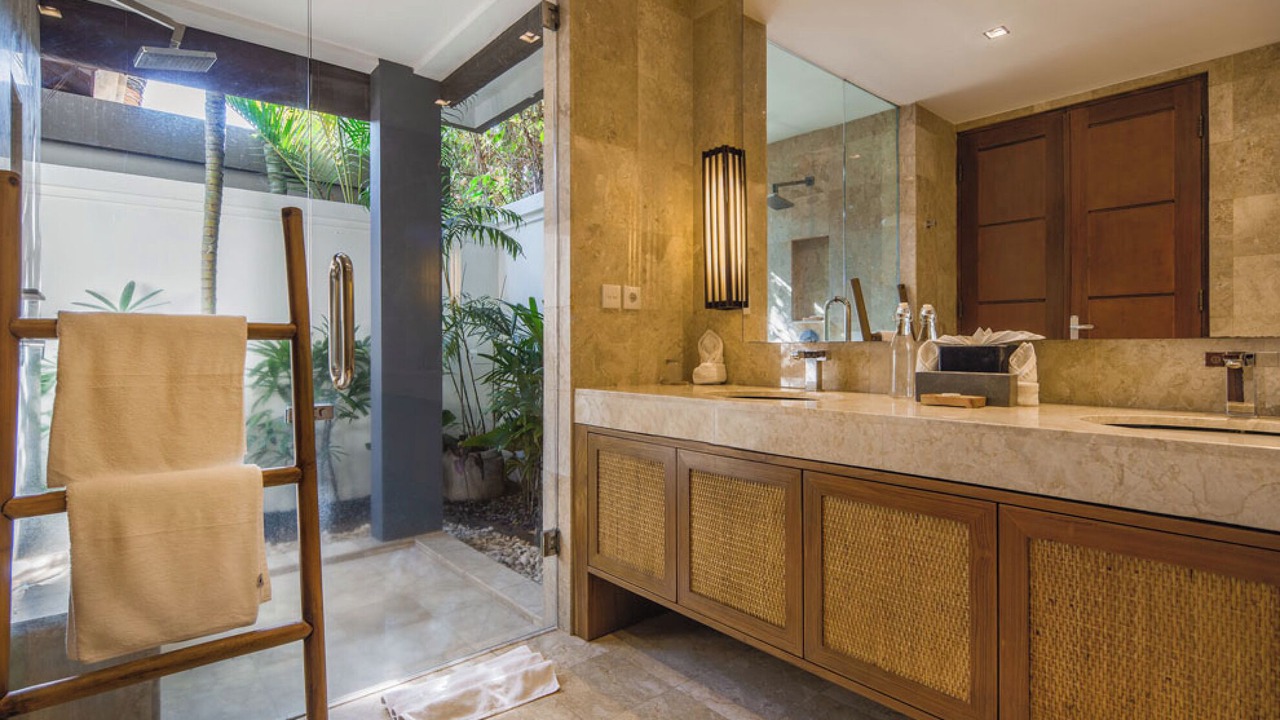 Photo of Bathroom in Petitenget