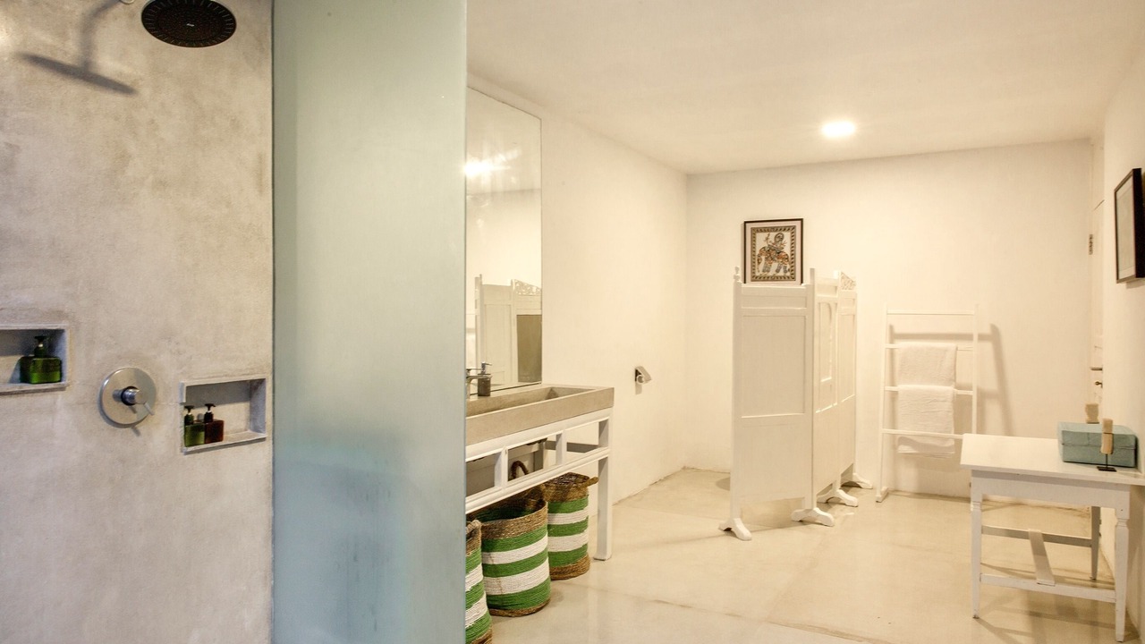 Photo of Bathroom in Laksmana