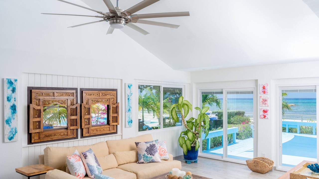 Photo of Livingroom in Cockburn Town