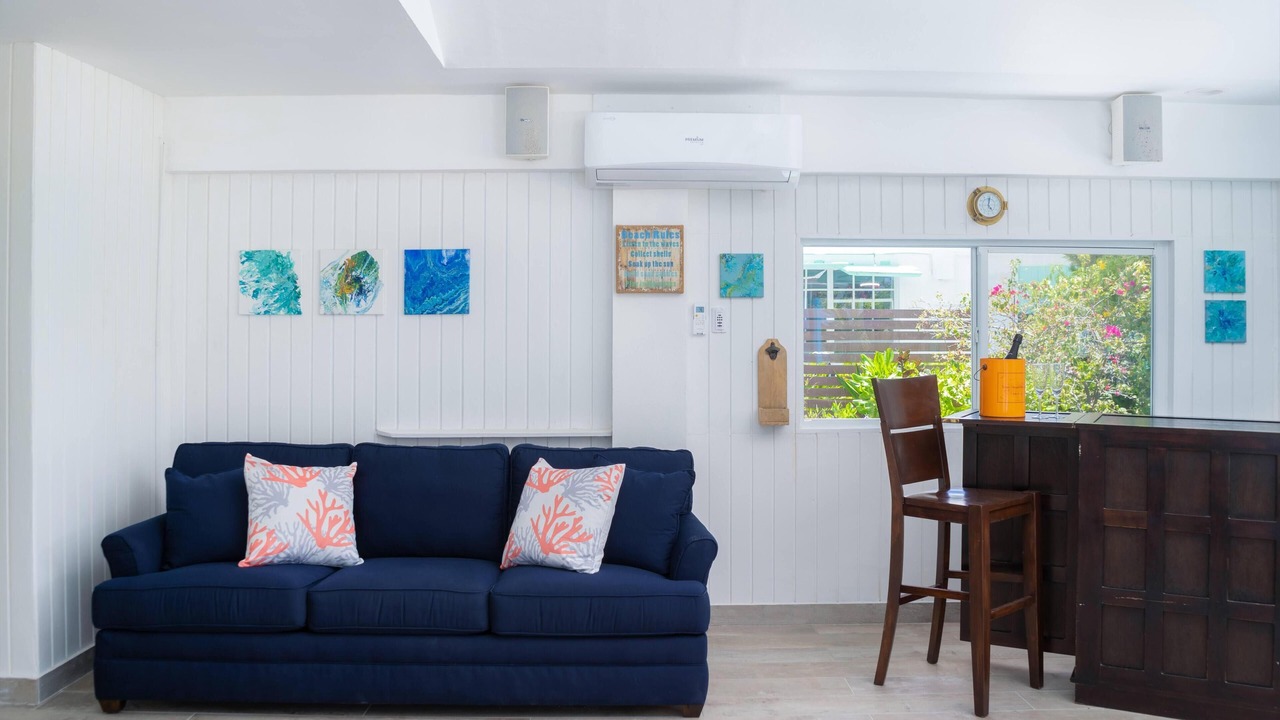 Photo of Livingroom in Cockburn Town