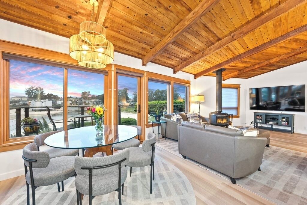 Photo of Livingroom in Opal Cliffs