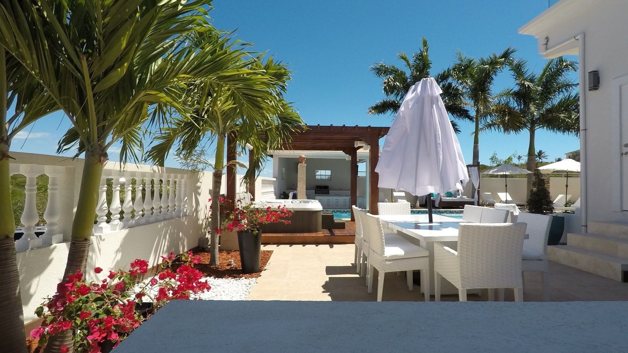 Photo of Outdoor in Grace Bay West