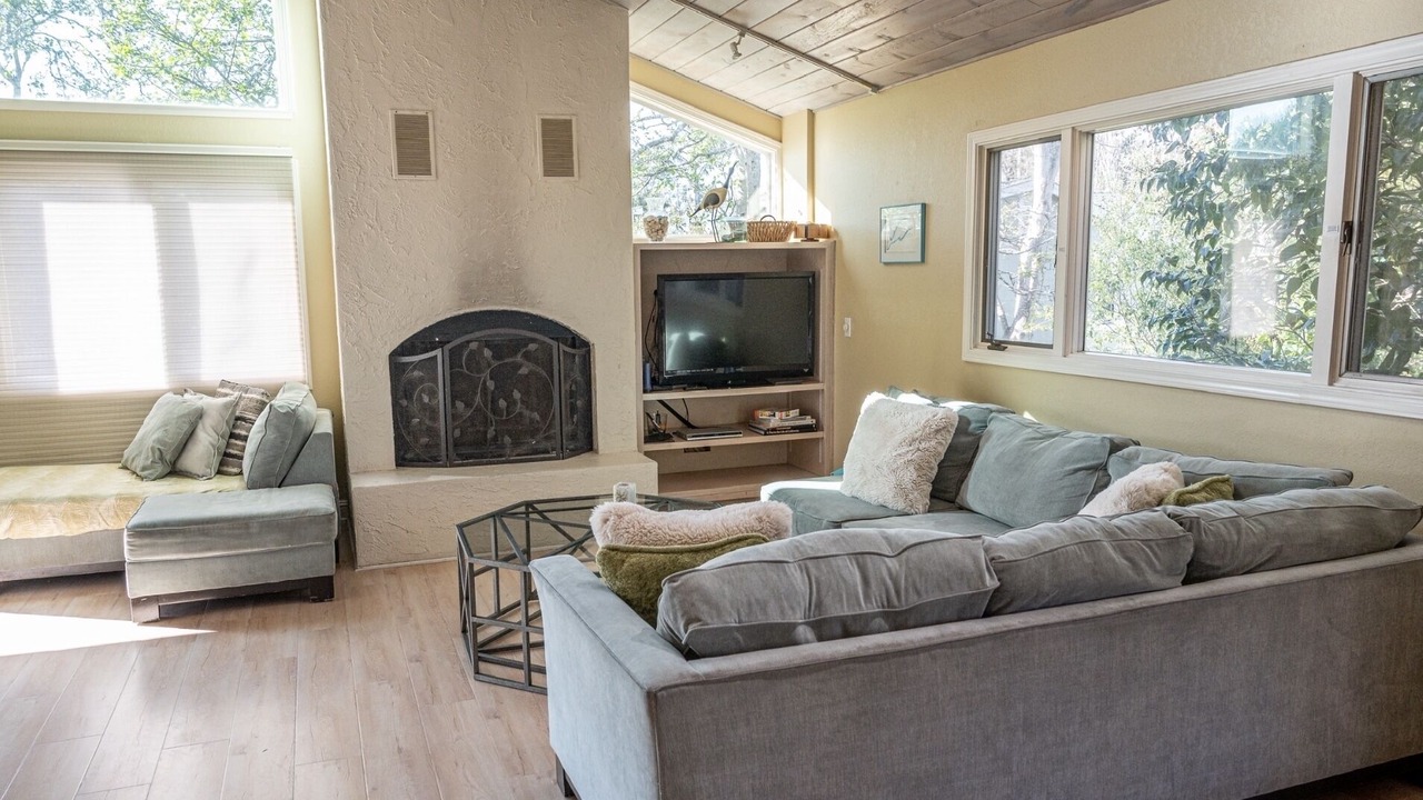 Photo of Livingroom in Eastside Santa Cruz