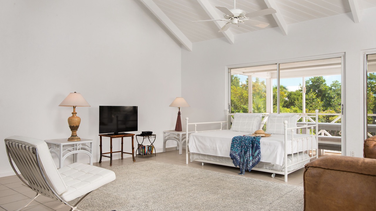 Photo of Livingroom in Leeward Settlement