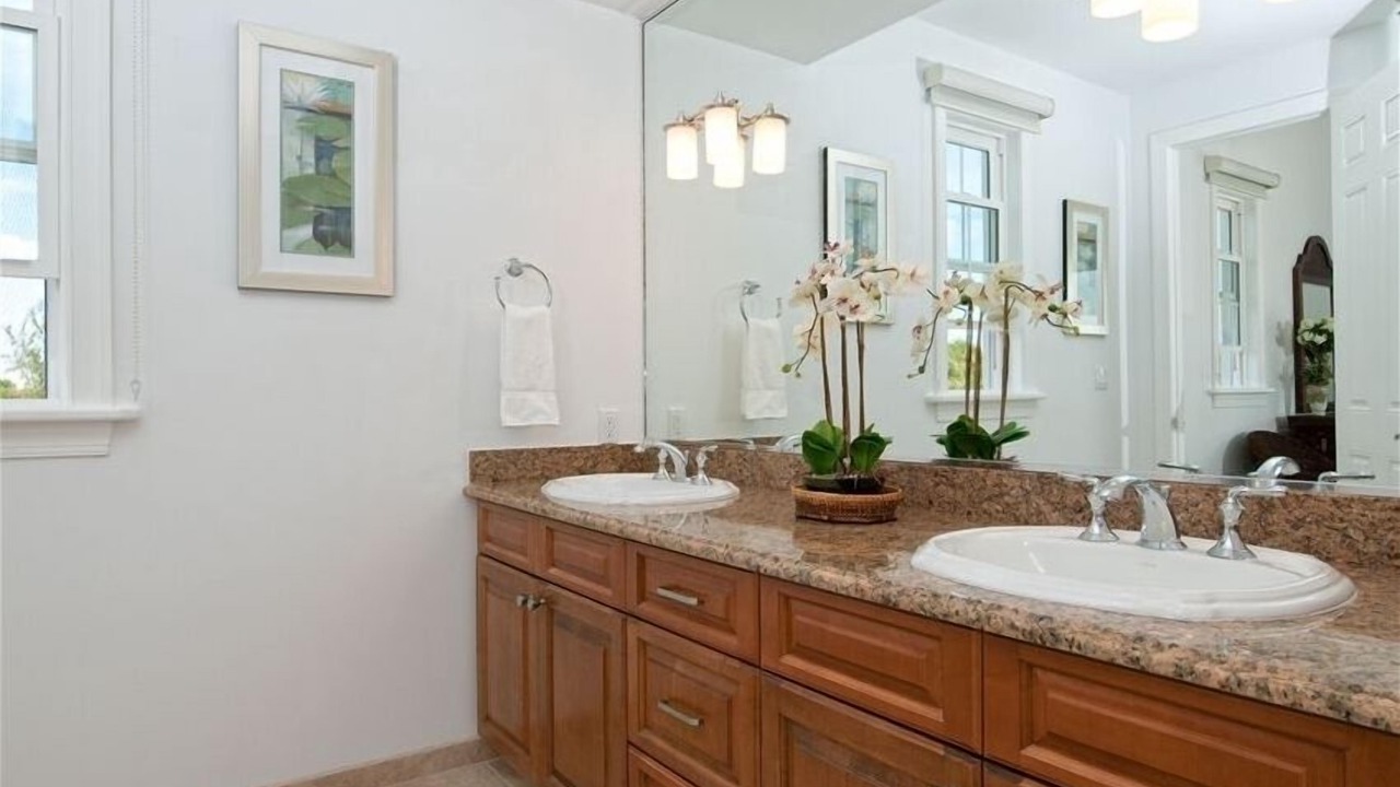 Photo of Bathroom in Leeward Settlement