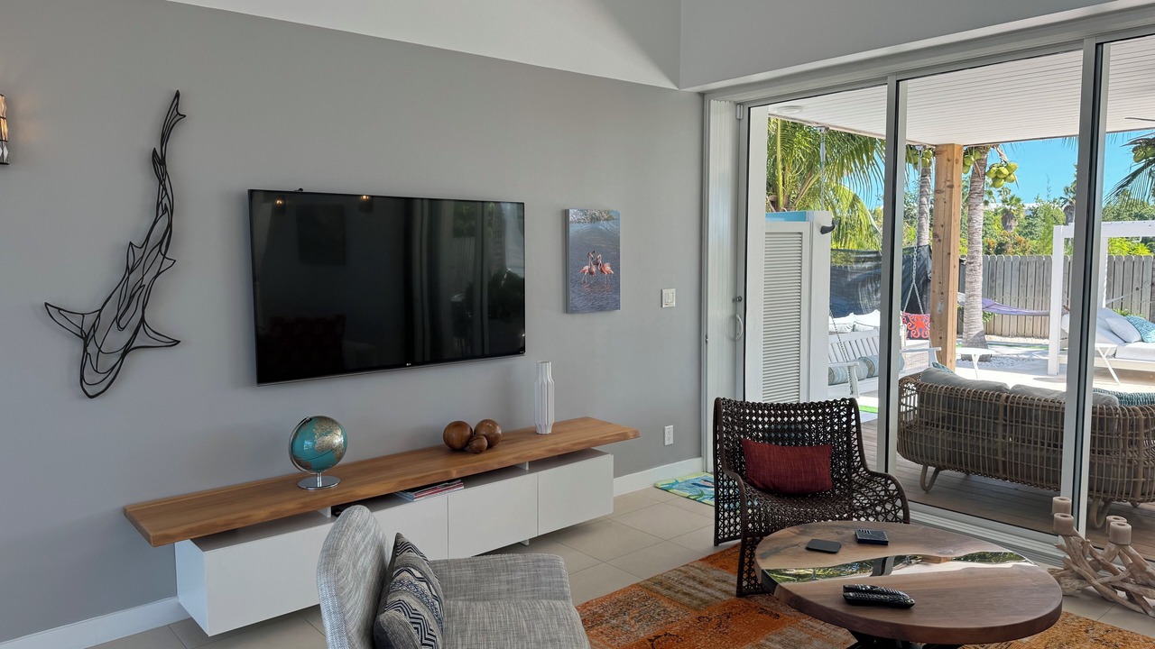 Photo of Livingroom in Leeward Settlement