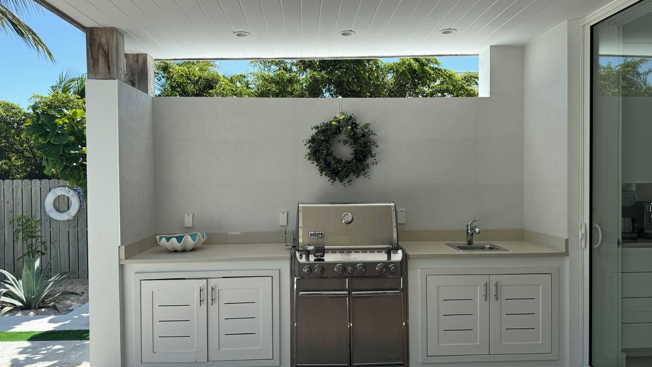Photo of Patio Balcony in Leeward Settlement
