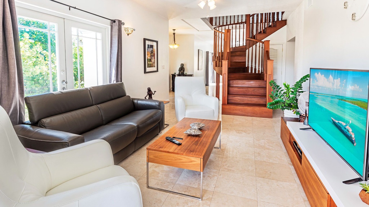 Photo of Livingroom in Long Bay Hills