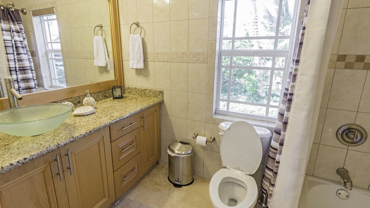Photo of Bathroom in Long Bay Hills