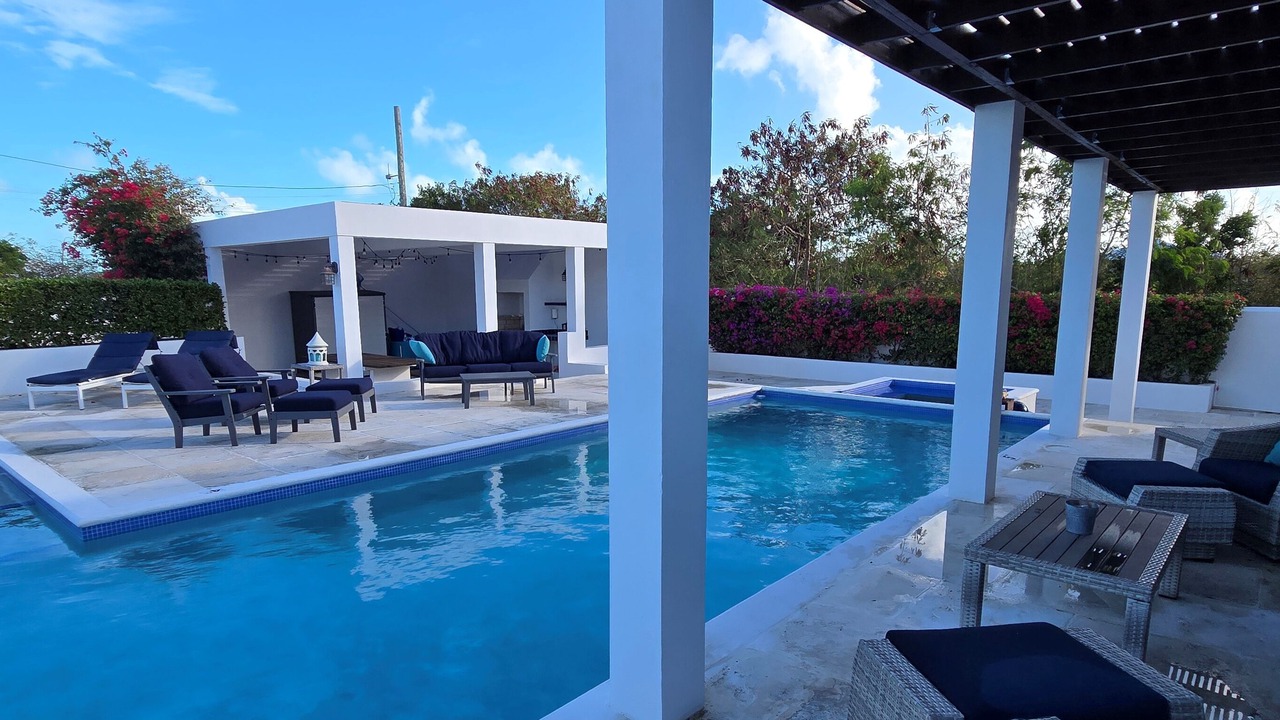 Photo of Outdoor in Leeward Settlement