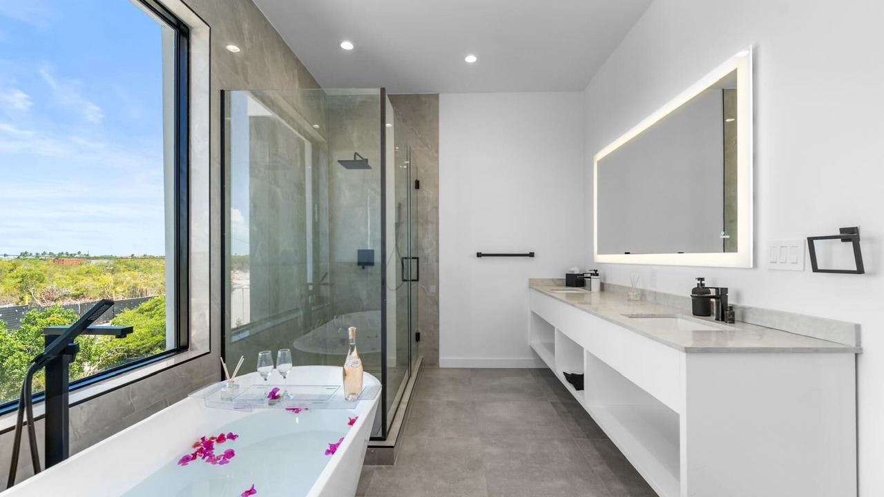 Photo of Bathroom in Long Bay Hills