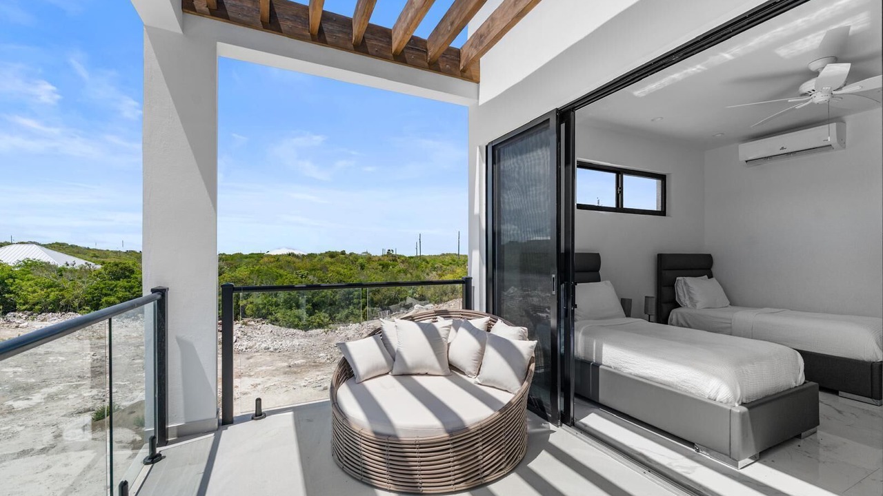 Photo of Patio Balcony in Long Bay Hills