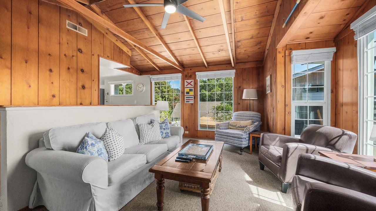 Photo of Livingroom in Eastside Santa Cruz