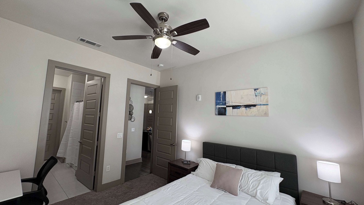 Photo of Bedroom in 12th Street