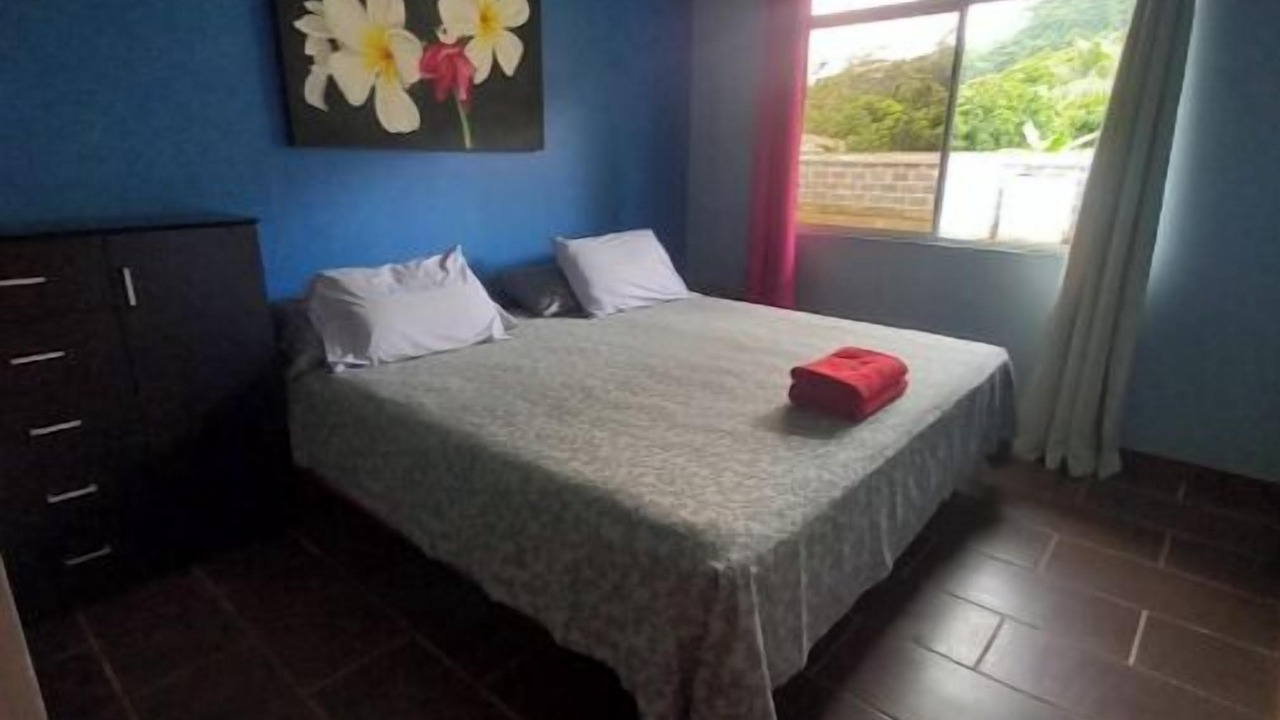 Photo of Bedroom in Teahupoo