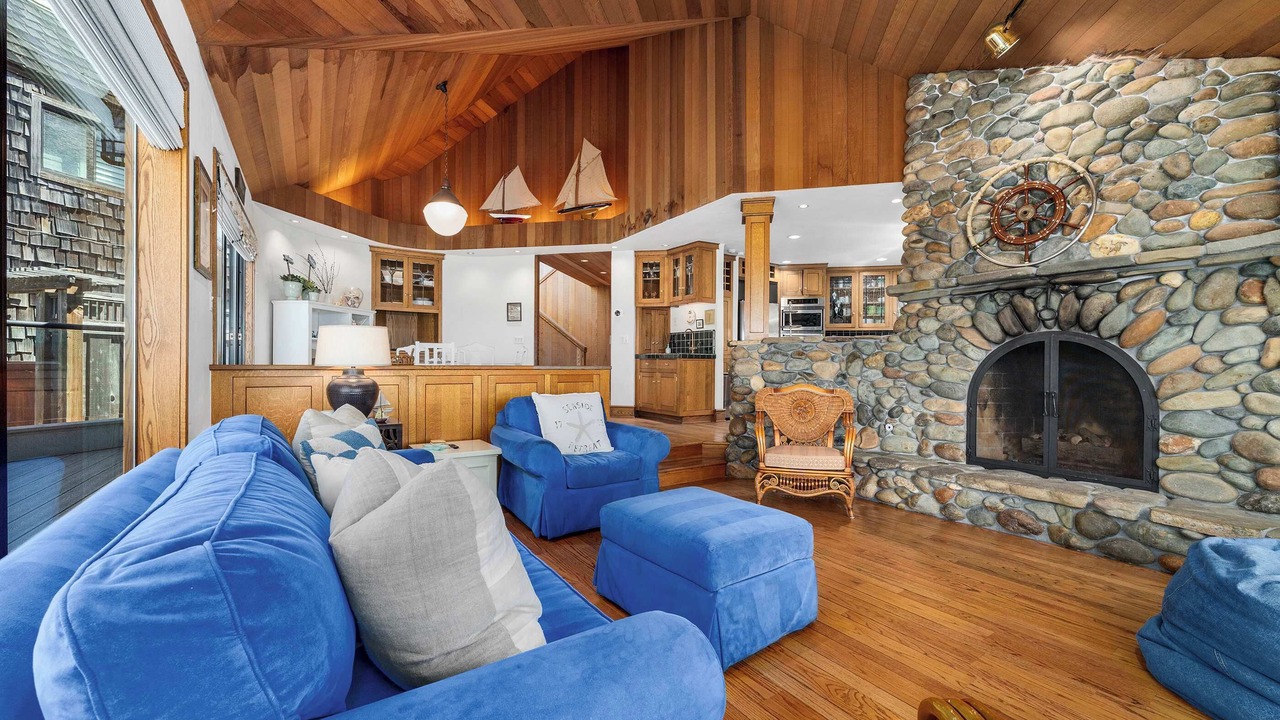 Photo of Livingroom in Opal Cliffs