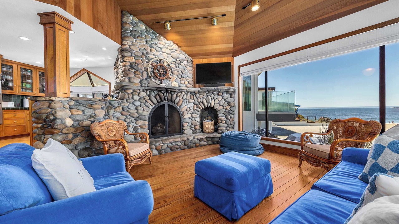 Photo of Livingroom in Opal Cliffs