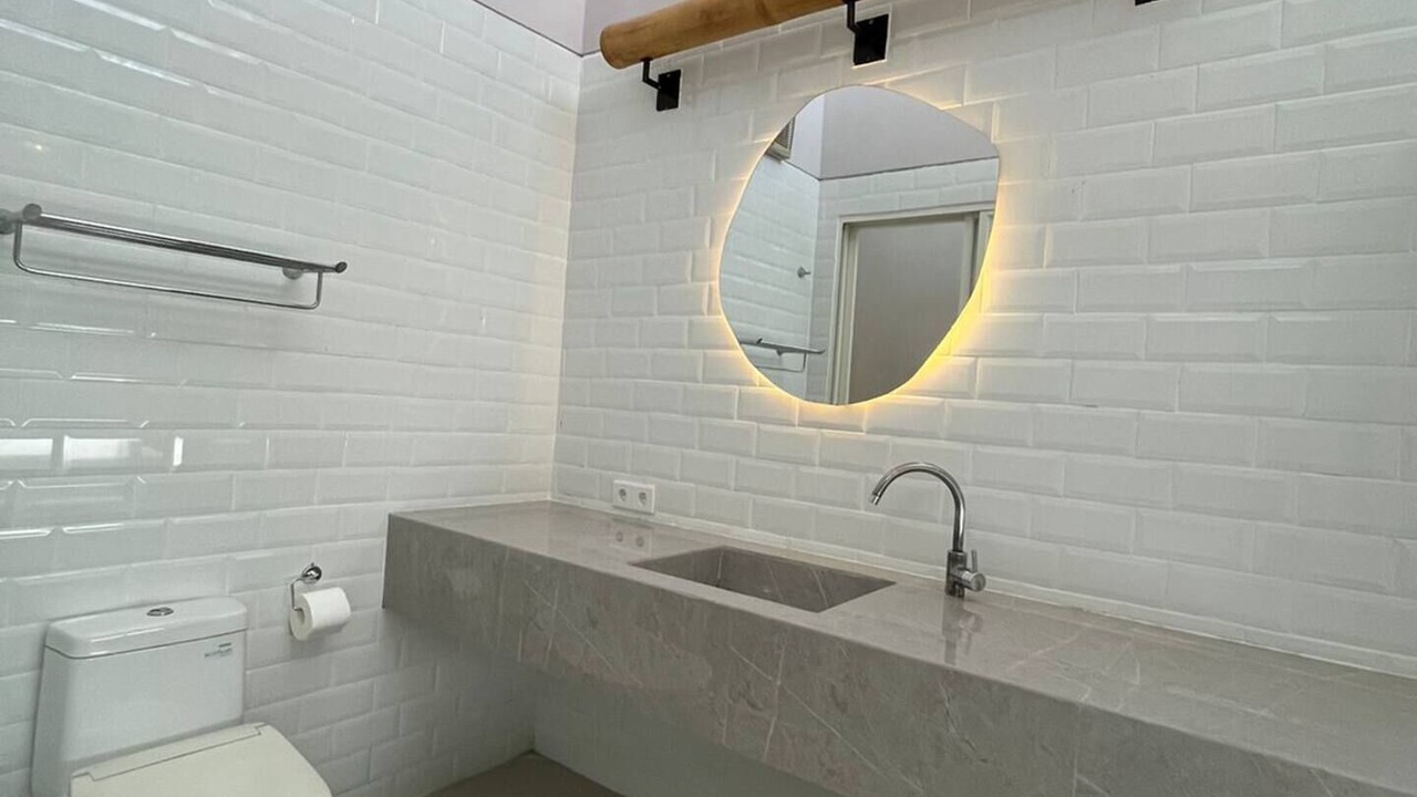 Photo of Bathroom in Mumbul