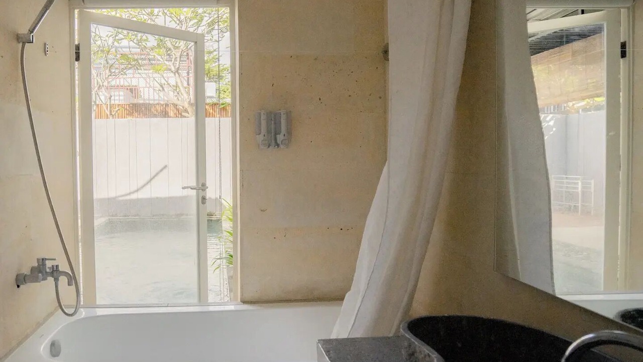 Photo of Bathroom in Mumbul