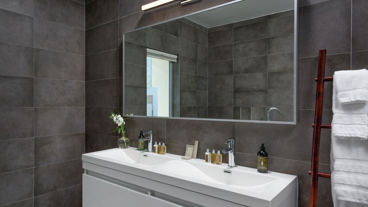 Photo of Bathroom in Leeward Settlement