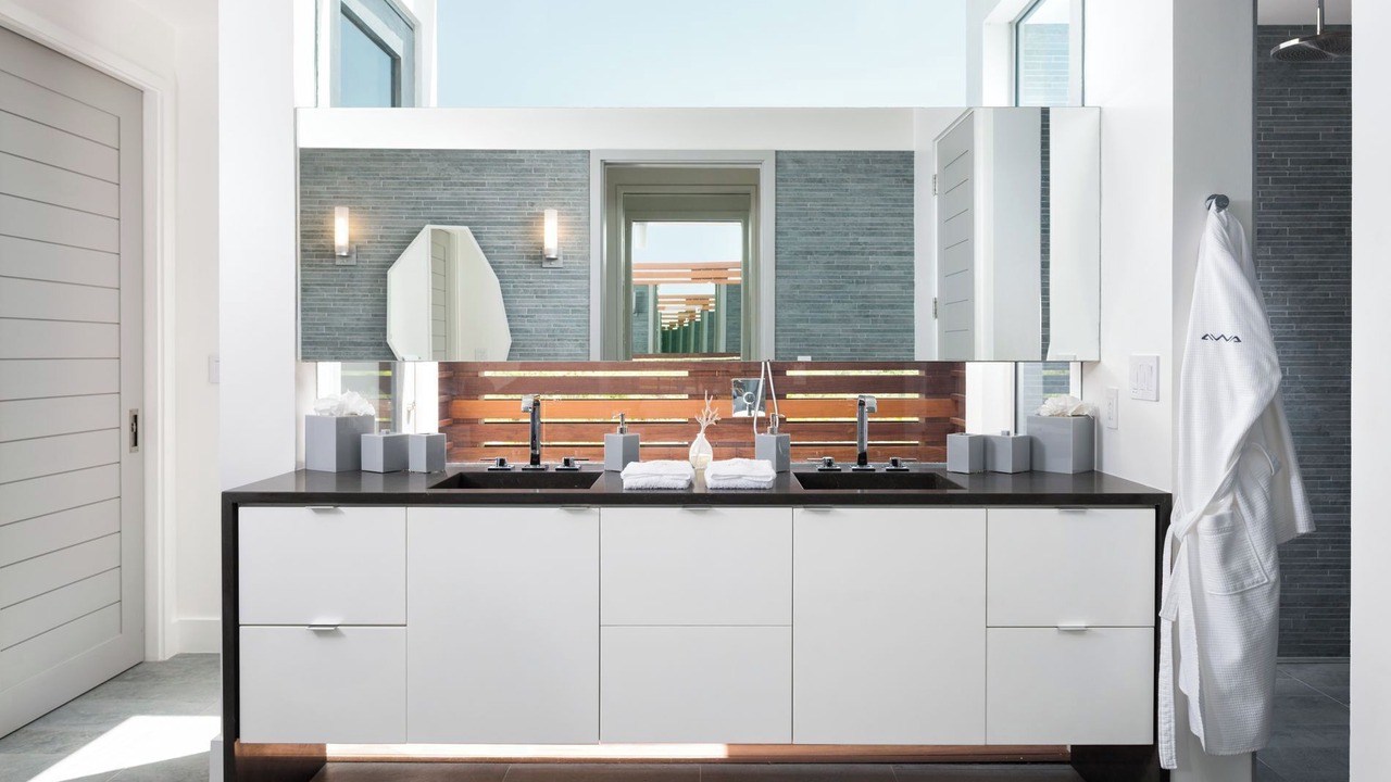 Photo of Bathroom in Leeward Settlement